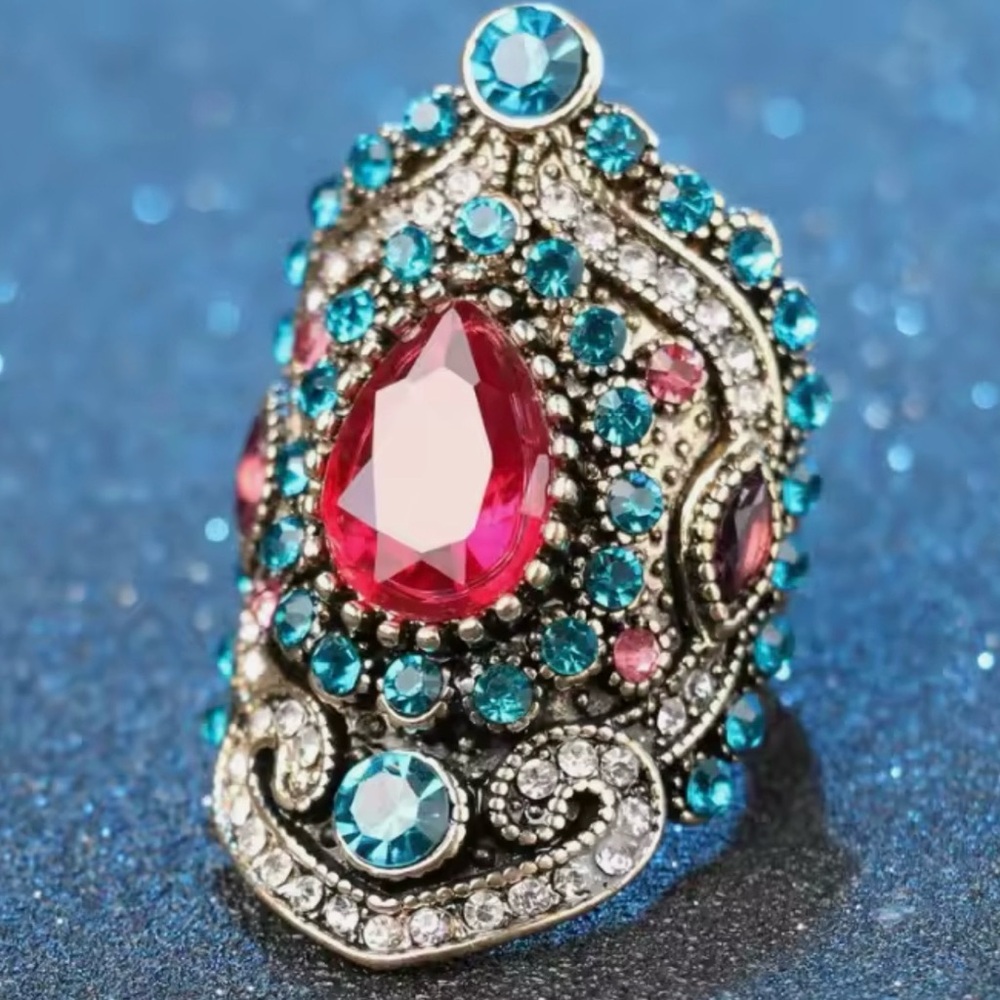 NEW Elegant Silver and Blue Gemstone Ring